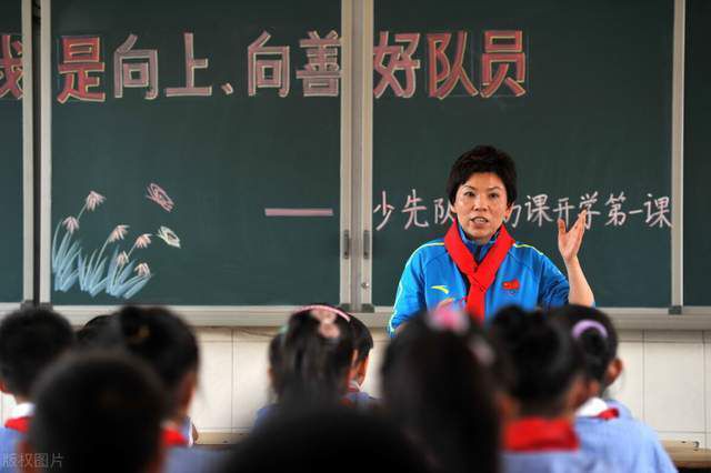 长缨之子这么多年沦落在外，他没接受过高端的教育、没经历过家族的培养与历练，完全就是一个山野莽夫，让他去跟苏家联姻，岂不是让人笑掉大牙吗？而且，我可是记得，他已经在金陵成过家了。